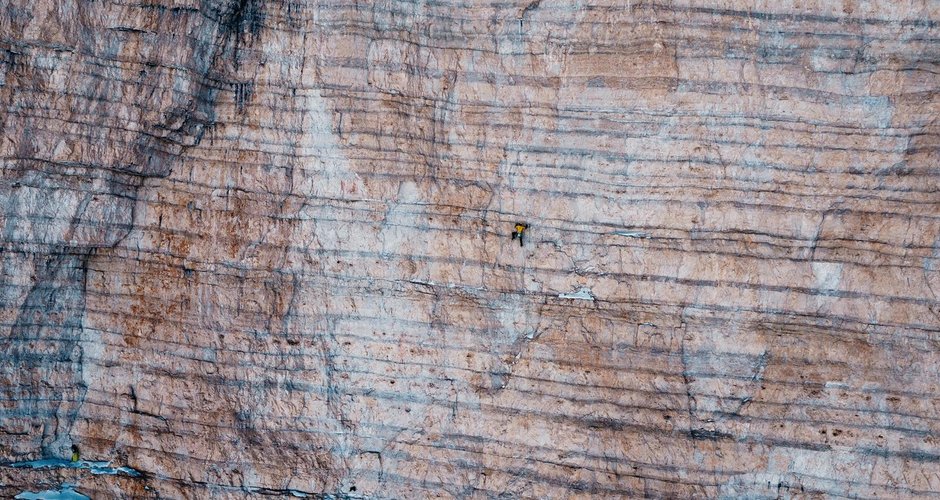 Simon Gietl bei der Winter-Solo Begehung von Phantom der Zinne (c) Silvan Metz/Felix Bub