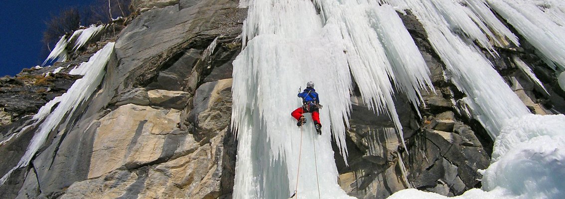 Herausforderungen in Eis und Fels: Eisklettern in den Ötztaler Alpen