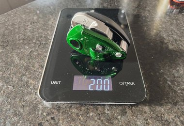 Das Grigri + wiegt genau 200 Gramm wie von Petzl angegeben.
