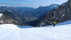 Die ersten Sonnenstraheln im flachen Gelände.