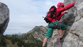 Auf dem Grat, hinten das Rotwandhaus.