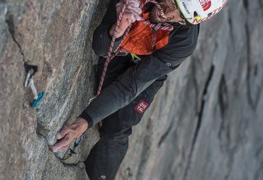 Hansjörg Auer in der Crux von "The Door" - 8b; Bild (c) Ricky Felderer / The North Face