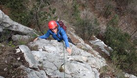 Am Ende der ersten Seillänge - Spigolo Maxentia Santa Massenza