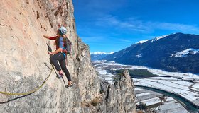 In der Querung im oberen Wandteil (Februar 2021) - Alhambra Geierwand