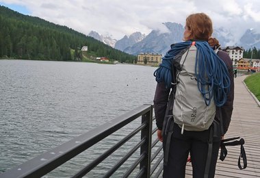 Der Latok 20 von Rab hat für 20 Liter ein sehr gutes Volumen - Zustieg in den Dolommiten