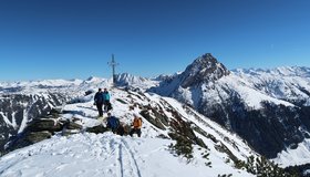 Der Gipfel des Gerstinger Jochs, hinten der Rettenstein.