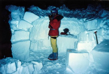 Beim Iglubau auf dem Kahiltnapass 3000 m