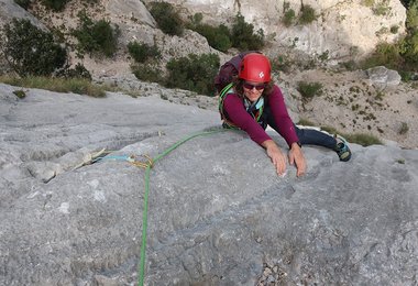 Beim Klettern schützt sie auch vor kleinen Steinen (c) Axel Jentzsch-Rabl