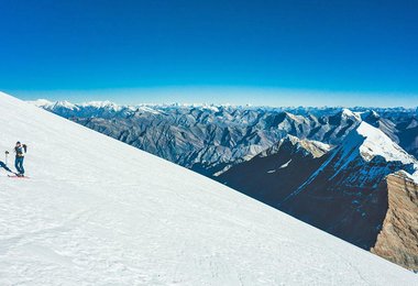 Benedikt Böhm steigt in 6 Sunden auf den Dhaulagiri VII  