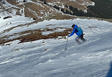 Uns gefällt der Haute Route Helm am besten in der kalten Jahreszeit.