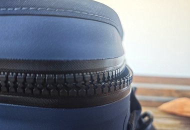 Der dicke, für die Isolierung nötige Reißverschluss der Yeti Hopper Flip 12 Kühltasche