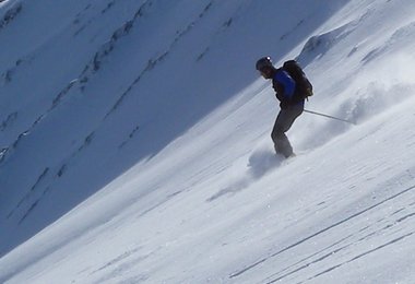 Helm bei Skitourengehen