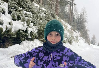 Die Adventurer Fleecejacke mit Kapuze und Print in Farbe Afterparty kommt super an.