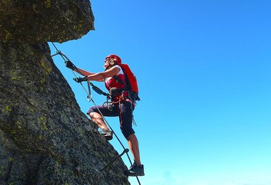 Kein Verdrehen der Arme gibt es nur mit dem Kinetic Gyro Rewind Pro vom Camp!