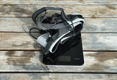 Unser NXT Hüftgurt in Größe S wiegt 278 Gramm (auf der Küchenwage, inkl. angenähtem Mini-Manual).