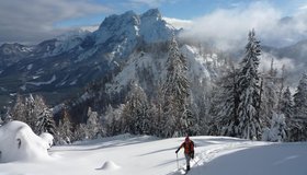 Birgit Auer im Himmelreich, dahinter der Buchstein