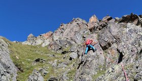 In der zweiten Seillänge, kann man gleich mit der dritten verbinden (Kreuzkamp Ostpfeiler).