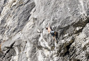 Michael Piccolruaz gelingt die 3. Wiederholung von Weiße Rose – 9a