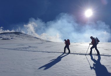 Abseits der Piste ist die Sicherheitsausrüstung mitzuführen