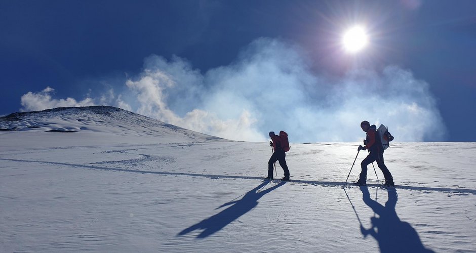 Abseits der Piste ist die Sicherheitsausrüstung mitzuführen