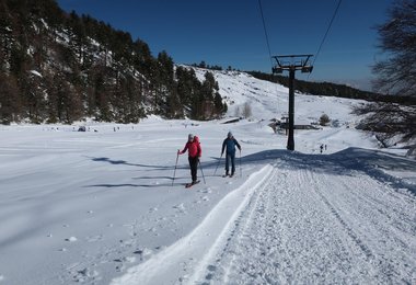 Der Aufstieg über die Piste ist in Italien verboten, außer das Skigebiet erlaubt es explizit