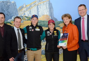 Anna Stöhr und Jakob Schubert mit der Innsbrucker Bürgermeisterin.