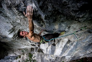 Austria. Lower Austria. Höllental. Niemandsland. First Acsent: Micha Vanhoudt in Elza 8c © Claudia Ziegler