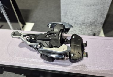 Der Vorderbacken der ATK Hy im Ski-Mode