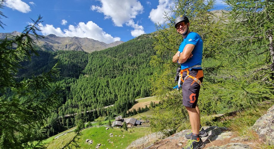 Im Hintergrund der "Marchegghof" der als Filmkulisse diente
									, 
										Foto: kboomdani