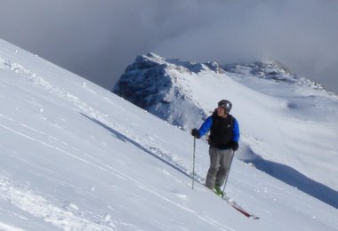 Der Helm - beim Aufstieg im Rucksack, bei der Abfahrt auf dem Kopf.