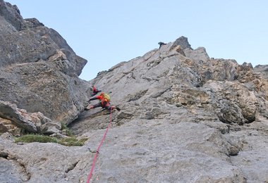 Kurz vor der Kaminverschneidung in der ersten Seillänge.