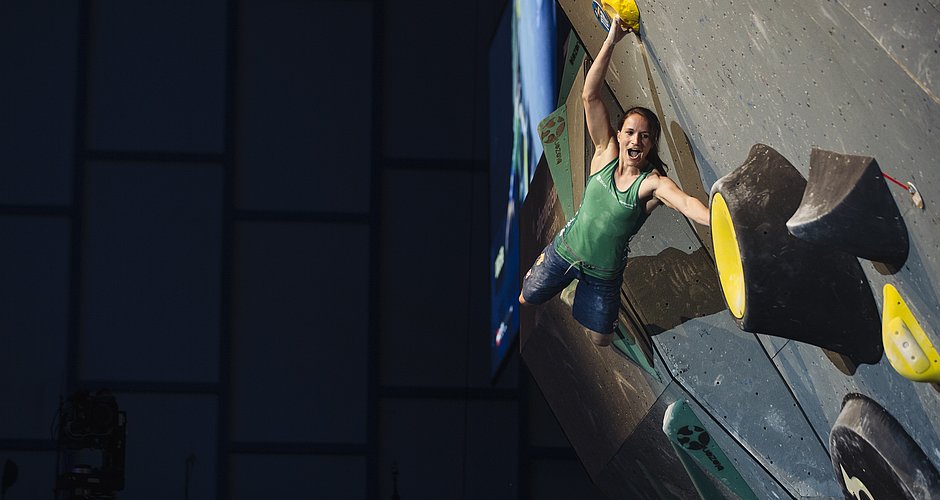 Anna Stöhr im Finale des IFSC Boulder Weltcups 2016 in Innsbruck. (Foto: Elias Holzknecht / KVÖ)