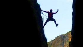An der Klammernreihe der Ferrata Sass de Rocia