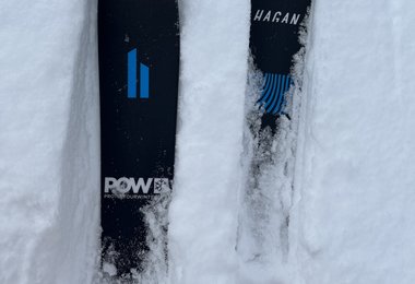 Die Farbe hebt sich vom Weiss des Schnees gut ab (c) Hannes Haberl