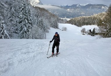 Da war die Welt noch in Ordnung und die Skitourengeher konnten die Wiese wie gewohnt benützen.