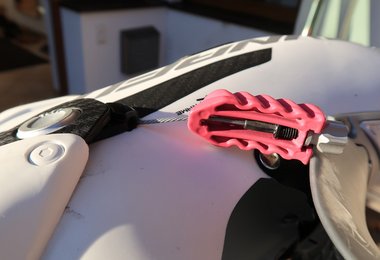 Der Seilzug am Vorderfuß (zusätzliche Feinjustierung mit dem Drehrad)