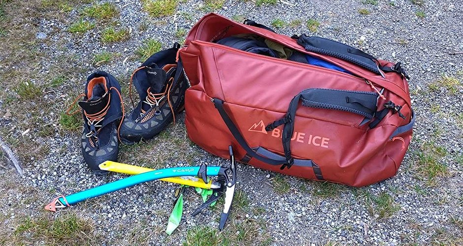 Pickel (ganz unten reingelegt) und Bergschuhe sind auch kein Problem für die Doko 70 