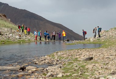 Bei einer Akklimatisationstour im Gebiet des Alam Kuh. (c) Peter Plundrak