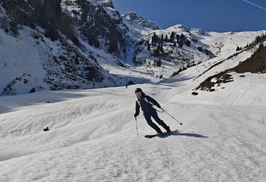 Bei der Abfahrt mit der Rab Latok GTX Jacke und Hose