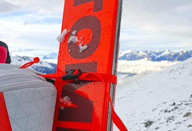 Der Reactor Tour 25 Ultralight hat gute kleine Details, z.B. das kleine Fach für die Schlaufe der oberen Skibefestigung ...