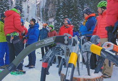 Man konnte wie immer die neueste Ausrüstung diverser Hersteller beim Eiskletterfestival testen