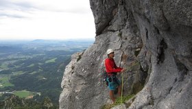 Am Stand nach der 2. Seillänge unter dem markantem Dach (c) Stefan Stadler