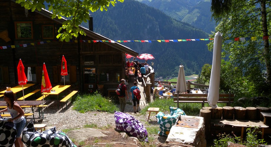 Die Tour endet meist gemütlich im Gastgarten des Ghf. Zimmereben
									, 
										Foto: Axel Jentzsch-Rabl