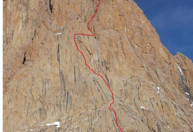 „Pizzeria Komorova“, Nordwand Pik Zuckerman (5.045m), 600m, M4, 90°