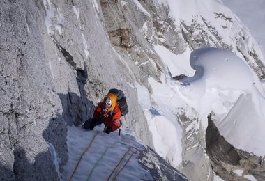 David beim Nachsteigen einer der anspruchsvollsten Seillängen im unteren Teil der Headwall (c) Dani Arnold