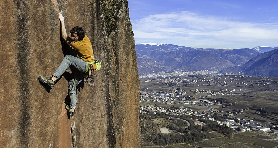 Florian Riegler in "Skinwalker", 8a/8a+ (c) Michael Maili