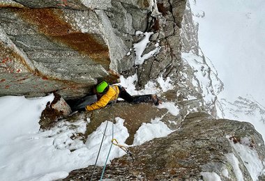 Toller Tiefblick aus dem breiten Riss - Sagwandspitze - Schiefer Riss;