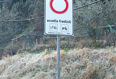 Das ganz neue Schild bei der Ponte Romano