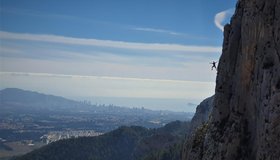 Mit Blick auf die Hochhäuser von Benidorm