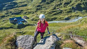 Beim Ausstieg des Edelweiß Klettersteiges - unten die Franz Senn Hütte